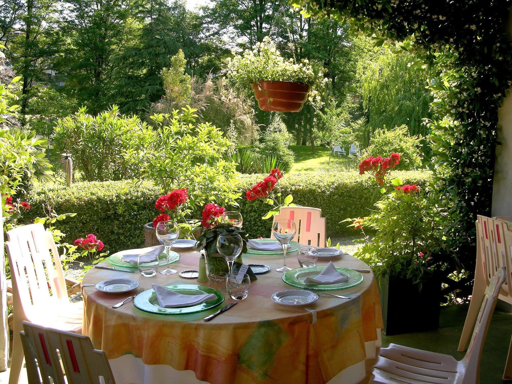 Logis Hotel Restaurant Les Norias Cazilhac  Bagian luar foto