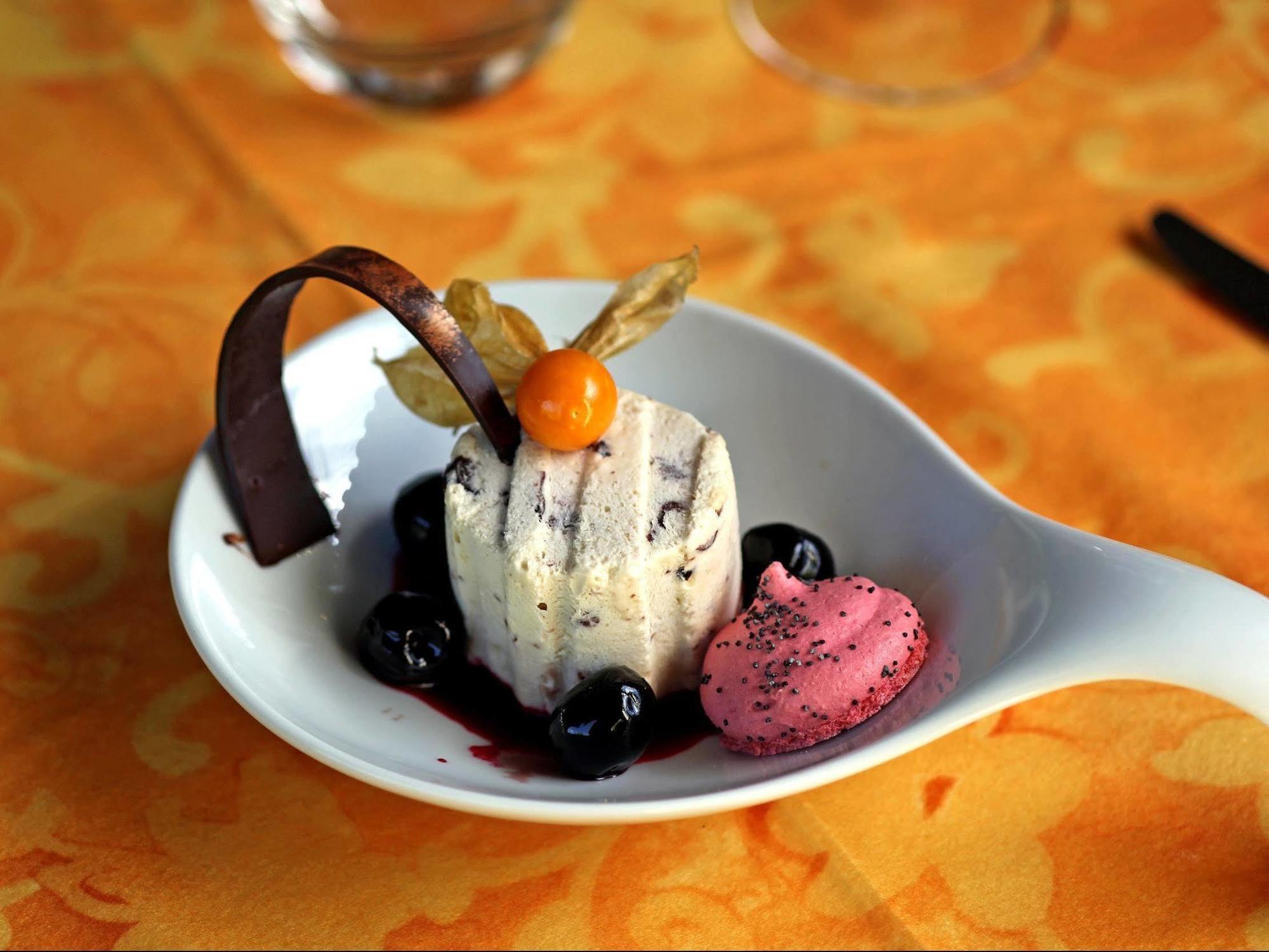 Logis Hotel Restaurant Les Norias Cazilhac  Bagian luar foto