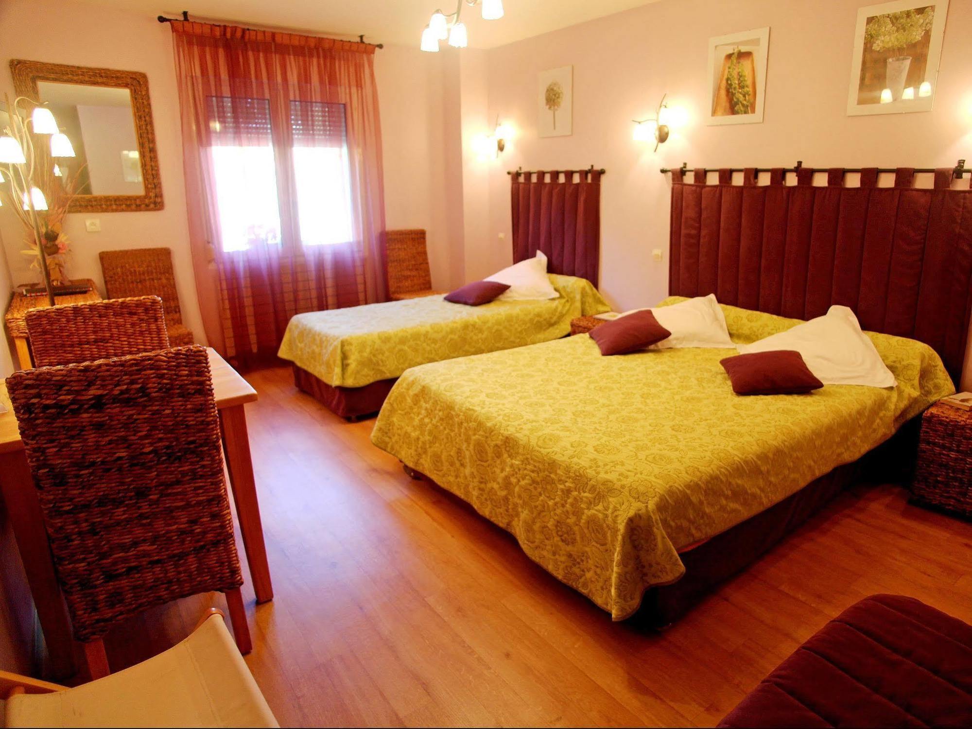 Logis Hotel Restaurant Les Norias Cazilhac  Bagian luar foto